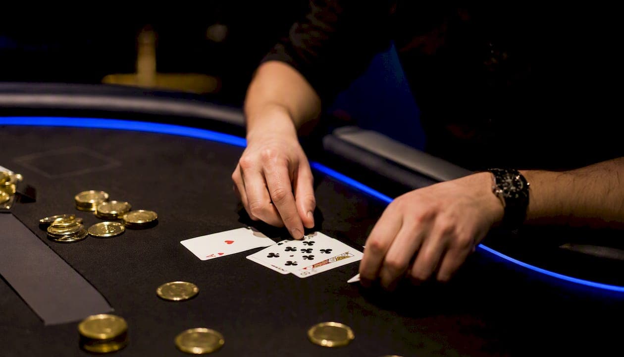 Blackjack online strategie: snižte výhodu casina na minimum